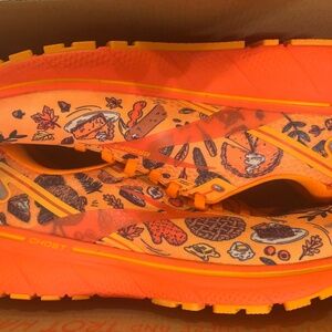 Women’s Brooks Thanksgiving edition
